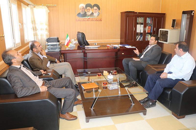 مدیر کل دامپزشکی استان با فرماندار شهرستان دیدار و گفتگو کرد
