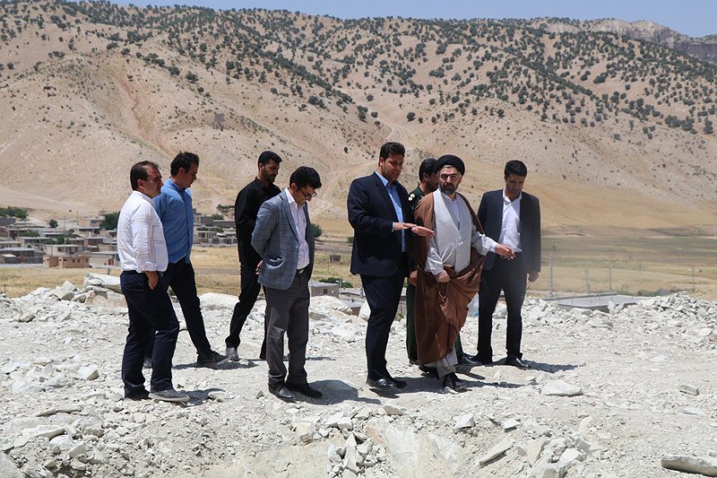 بازدید مسئولین شهرستان از روند تکمیل آرامگاه یادمان شهید گمنام شهر مهر