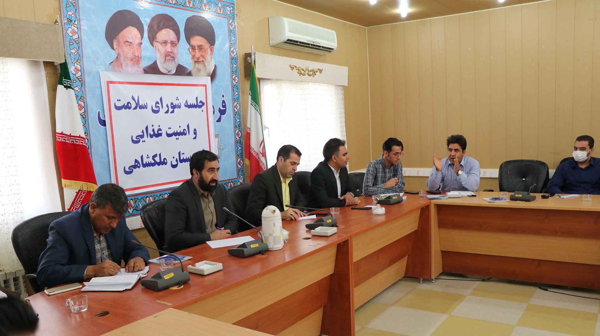 جلسه شورای بهداشت و امنیت غذایی شهرستان ملکشاهی